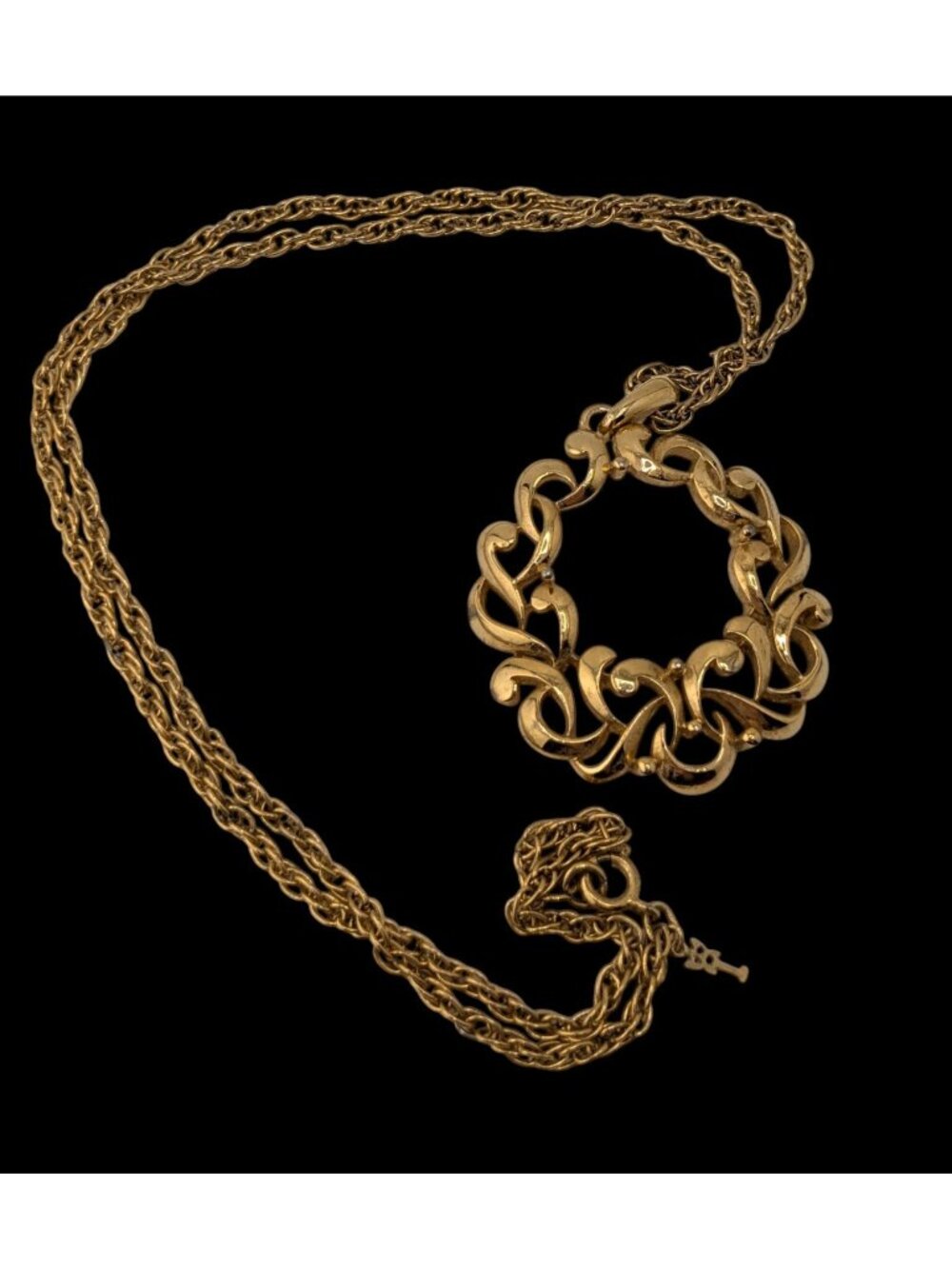 Vintage Trifari Scroll Wreath Pendant Necklace Gold Elegant Jewelry